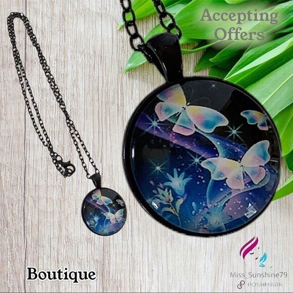 Boutique - Cabochon Glass Necklace Butterfly - Picture 1 of 2